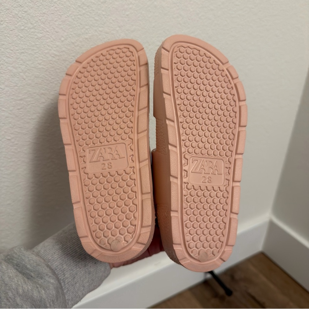 Zara Kids Triple Buckle Powder Pink Sandals Rubber Size 28, 11C Toddler Girls - Picture 3 of 3
